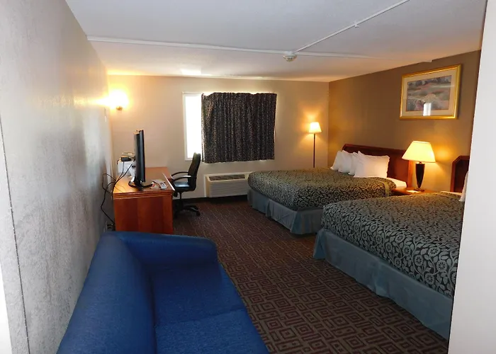 Days Inn By Wyndham West Branch Iowa City Area
