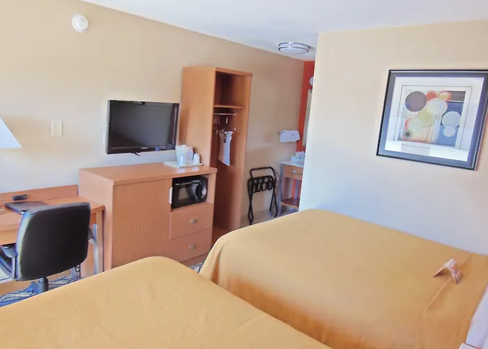 Days Inn & Suites By Wyndham Arlington Near Six Flags