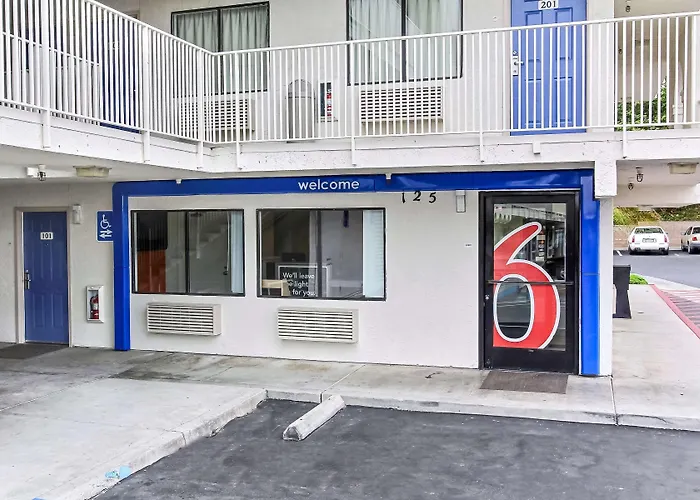 Hotel B5 -Watsonville