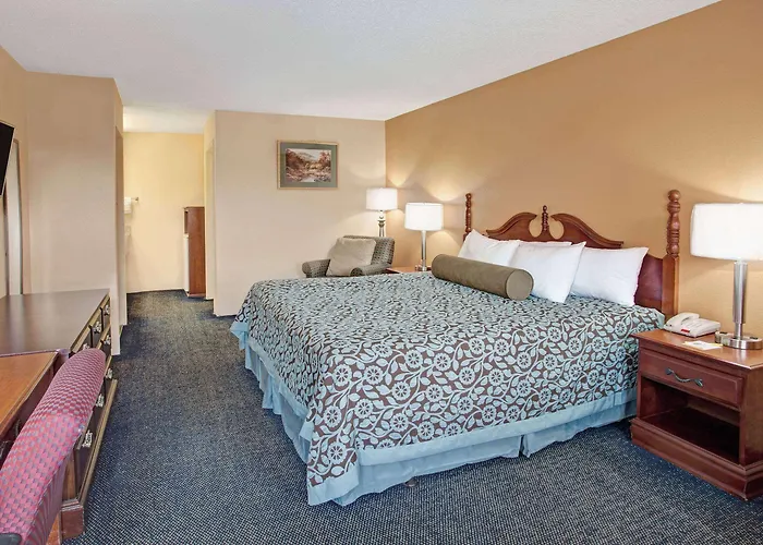 Days Inn By Wyndham Marietta White Water