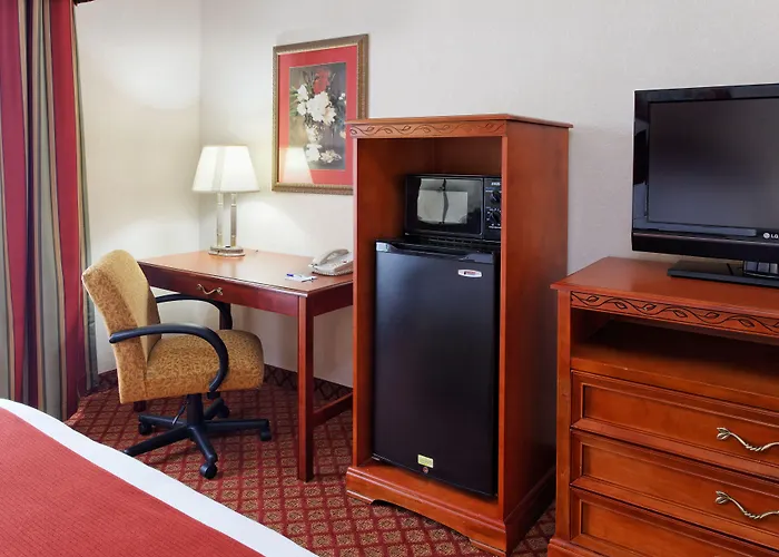 Holiday Inn Express & Suites Tupelo By Ihg