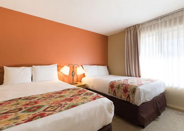 Sandpiper Lodge - Santa Barbara