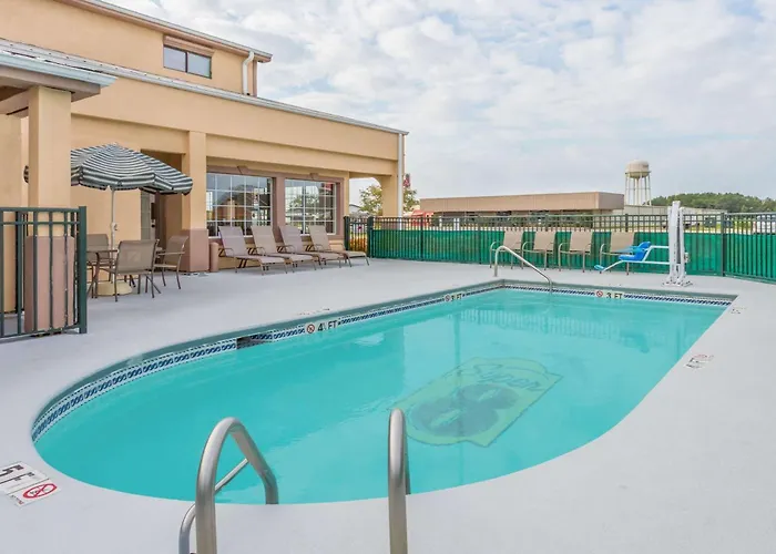 Super 8 By Wyndham Santee/I-95