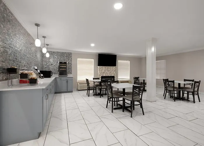 Super 8 By Wyndham Covington