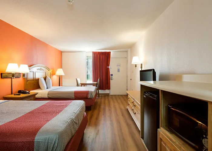 Motel 6-Clarksville, Tn