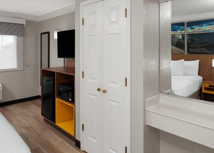 Days Inn & Suites By Wyndham Arlington Heights