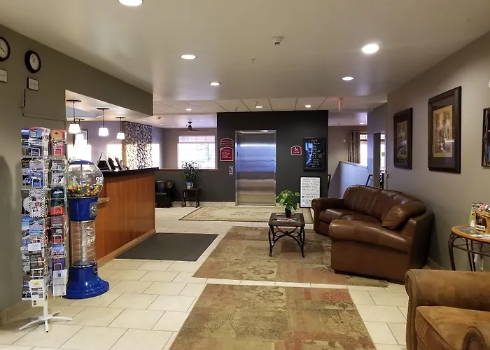 Grand View Inn & Suites