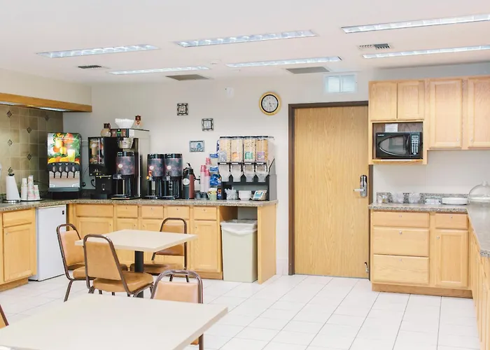 Lavissh Inn And Suites
