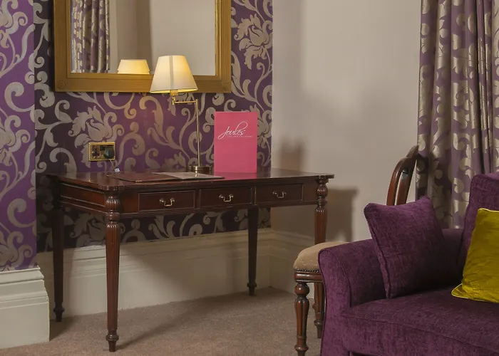 Clarence Court Hotel