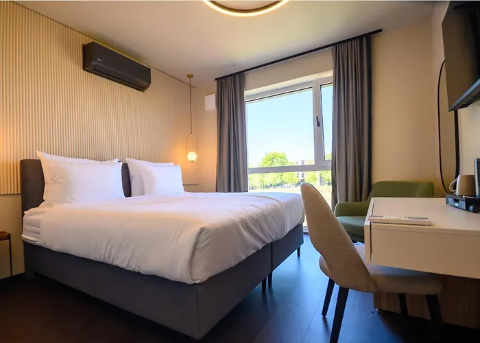 Hotel Adore