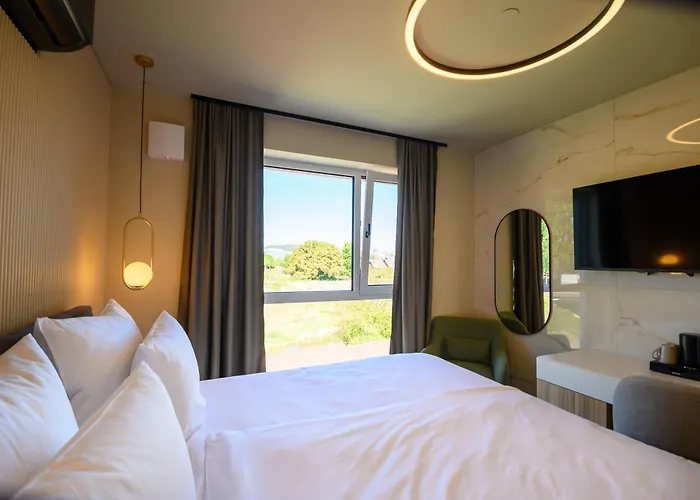 Hotel Adore