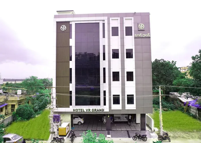 Hotel V R Grand