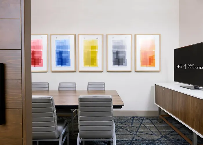 Holiday Inn Express & Suites Chicago West - Oak Park By Ihg