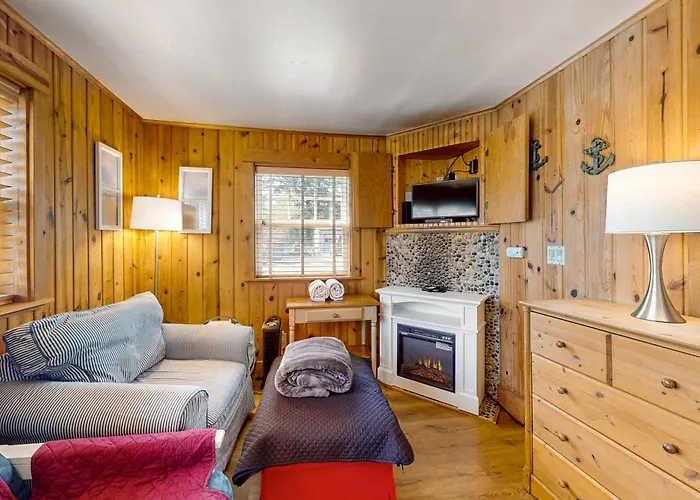 Hidden Villa Cottage #1 - The Nautical Cottage