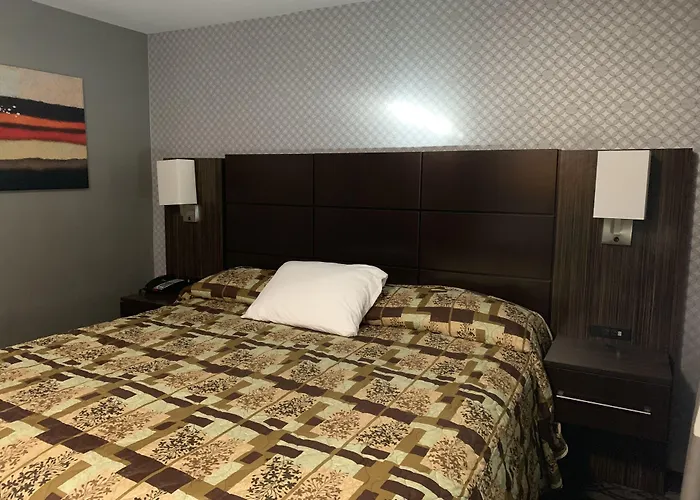Red Carpet Inn Elmwood