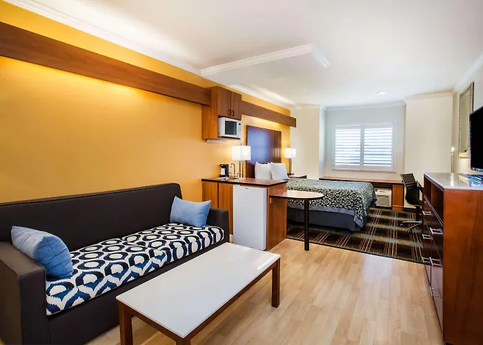 Days Inn & Suites By Wyndham Antioch