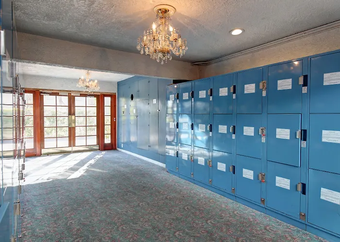La Adventurer Hotel