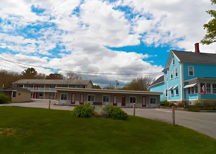 Coast Village Inn
