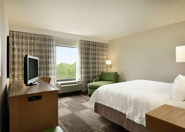 Hampton Inn & Suites Largo