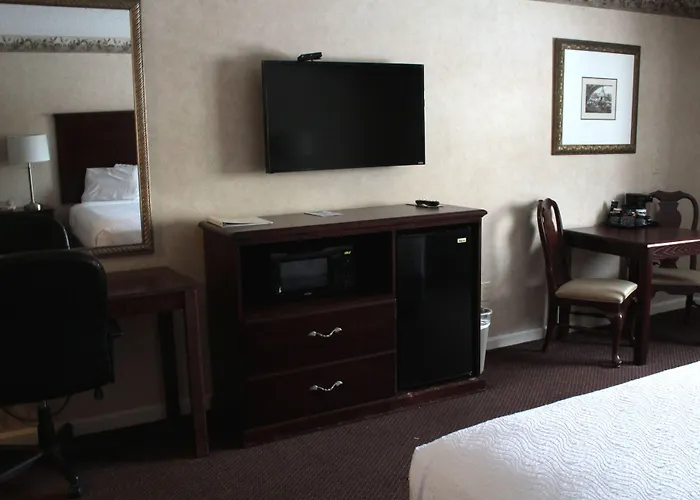 Shiretown Inn & Suites