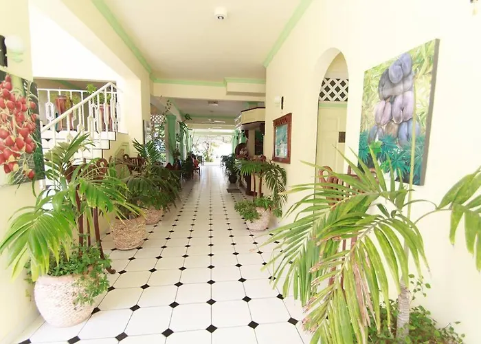 Palm Beach Hotel