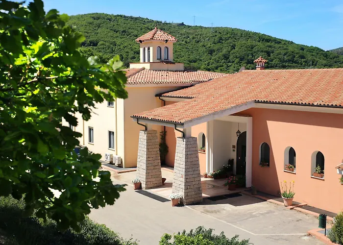 Pausania Inn