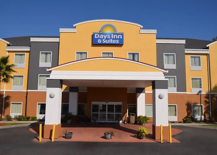 Days Inn & Suites By Wyndham Savannah North I-95