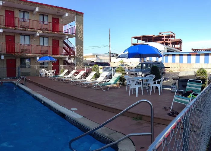 Cloud 9 Inn - Beach Hotel