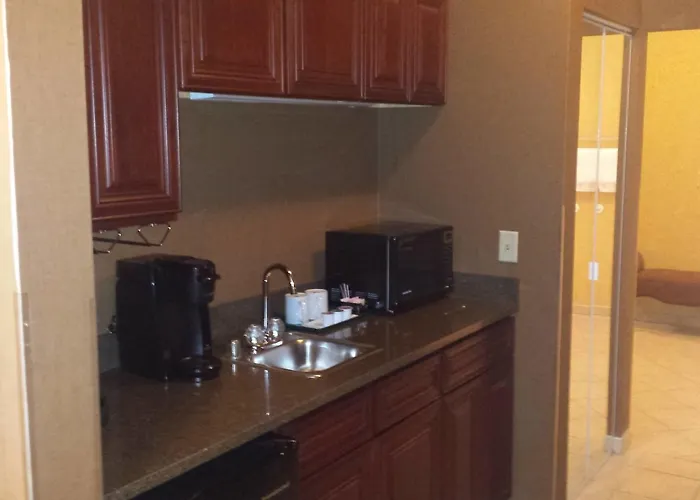 Town & Country Inn And Suites