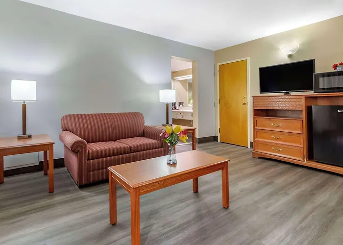 Econo Lodge & Suites Southern Pines - Pinehurst