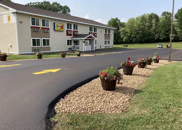 Super 8 By Wyndham Chisago City