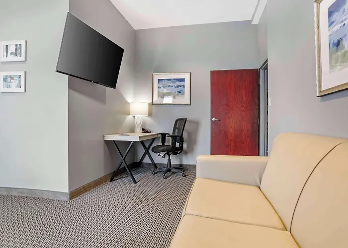 Best Western Plus Two Rivers Hotel & Suites