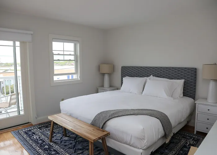 The Sea Breeze Inn