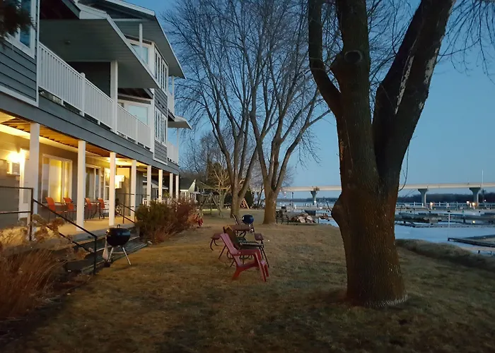 Snug Harbor Inn
