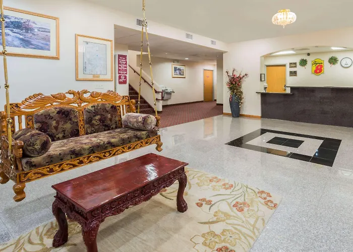 Super 8 By Wyndham Salina