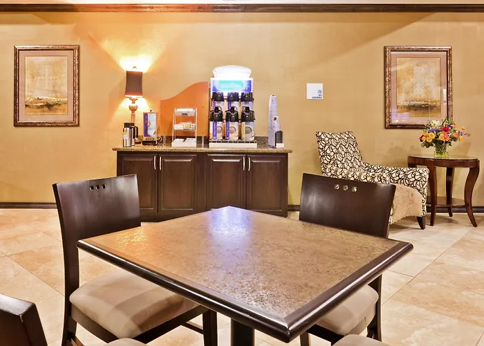 Holiday Inn Express & Suites Clovis By Ihg