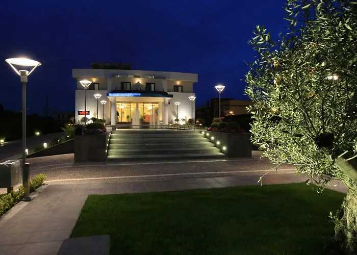 La Costiera Hotel