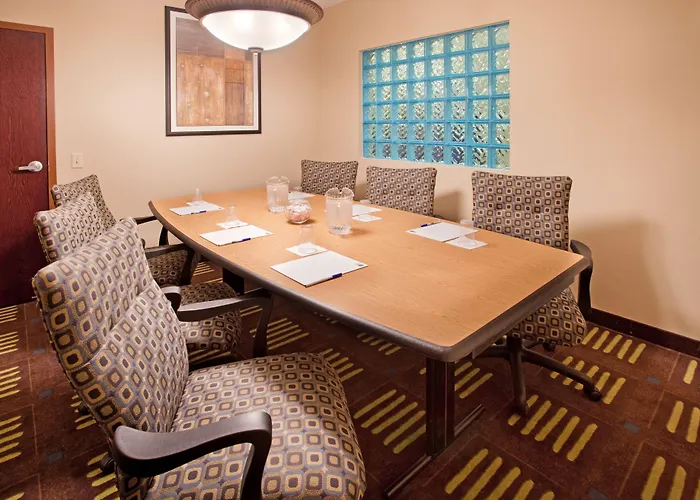 Holiday Inn Express Hotel & Suites St. Charles By Ihg