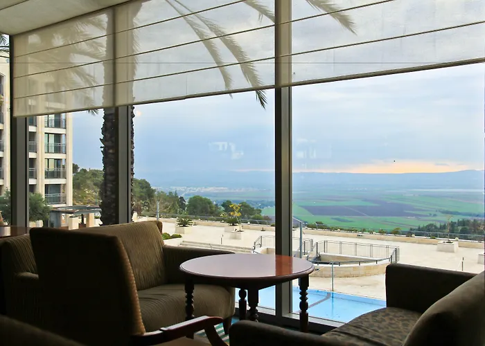 Golden Crown Hotel