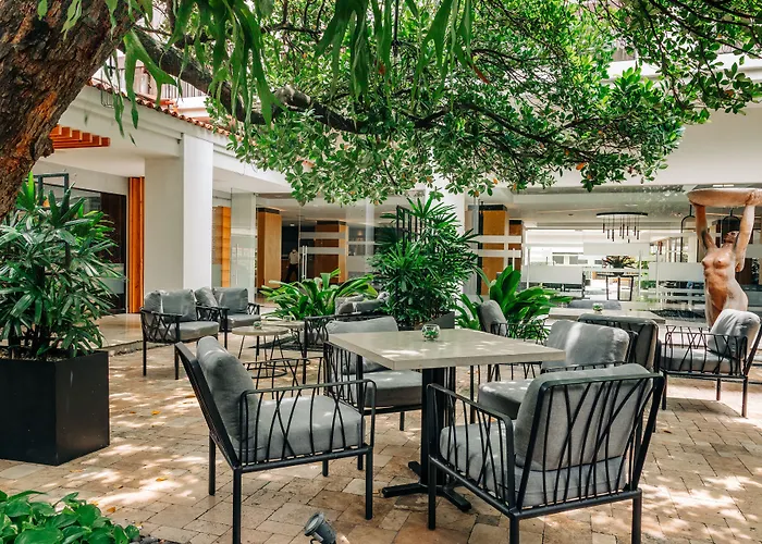 Plaza Hotel And Suites