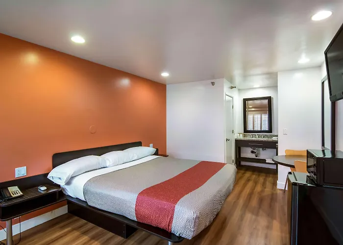 Motel 6 Monterey Park