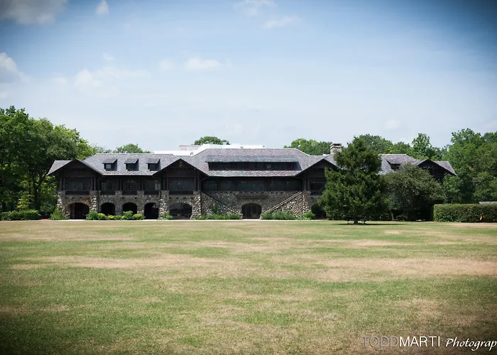 Overlook Lodge And Stone Cottages At Bear Mountain