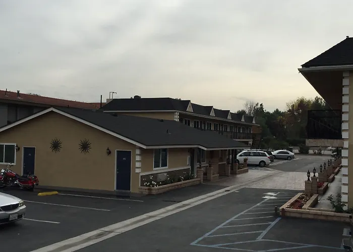 Walnut Inn & Suites West Covina