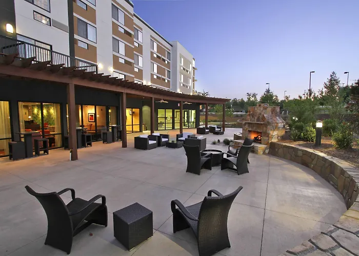 Courtyard By Marriott Raleigh North