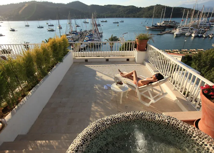 Yacht Classic Hotel - Boutique Class