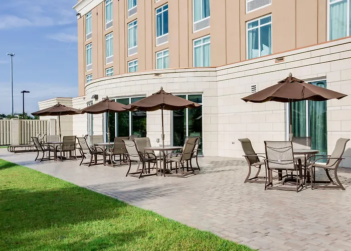 Holiday Inn Express & Suites Charleston Arpt-Conv Ctr Area By Ihg