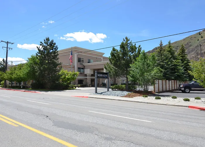 Wood River Inn & Suite