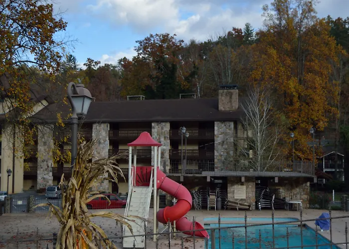 Brookside Lodge - Gatlinburg - On The River