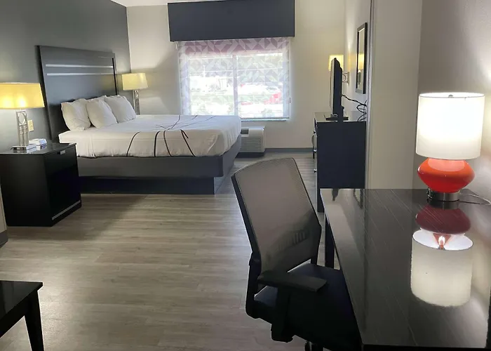 La Quinta Inn & Suites By Wyndham Tulsa Midtown