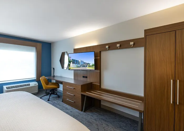 Holiday Inn Express & Suites Greenwood Mall By Ihg